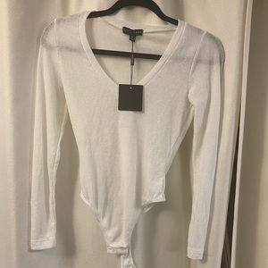 White V-Neck top (Run’s Small)